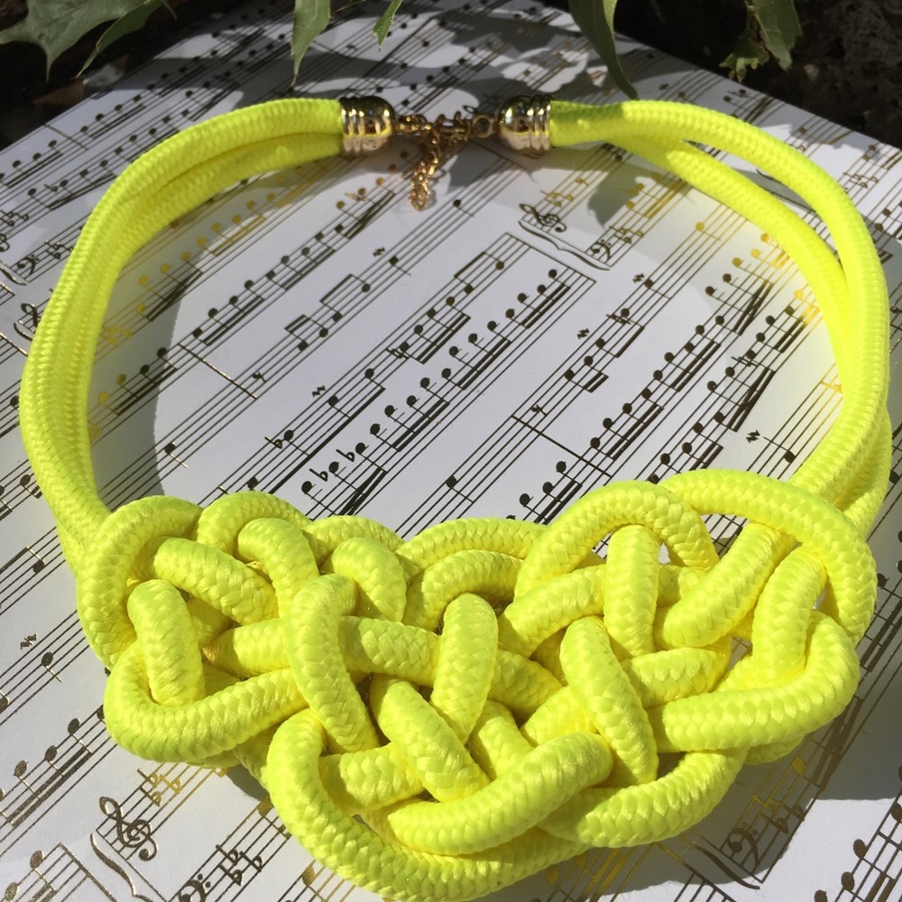 Yellow bib necklace - Picture 6 of 7